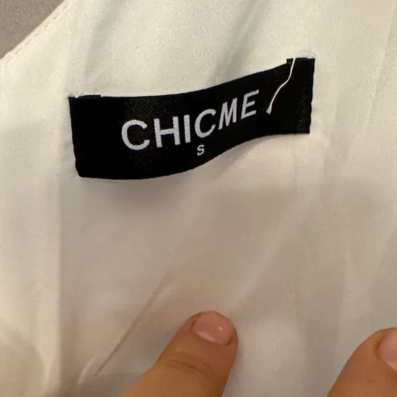 Elegant White Sleeveless Jumpsuit - Picture 2 of 13